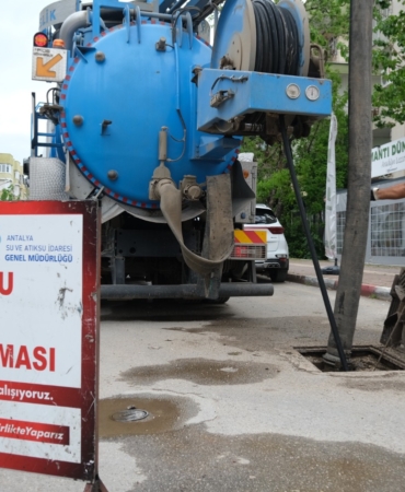 Antalya’da Yağmur Suyu Hattı Temizliği Devam Ediyor!