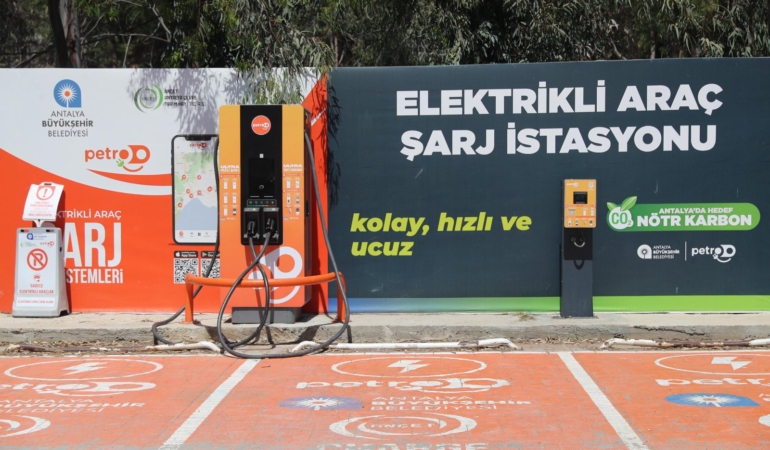 Antalya’da Elektrikli Araç Şarj İstasyonları Artıyor!