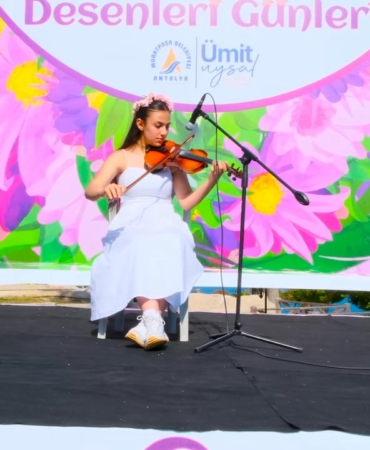 Antalya’da Çiçek Desenleriyle Renklendik!