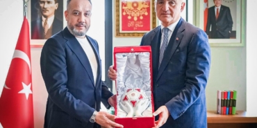 Turizm Bakanı Ersoy’dan Antalyaspor’a Destek!