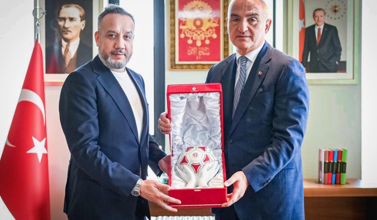 Turizm Bakanı Ersoy’dan Antalyaspor’a Destek!