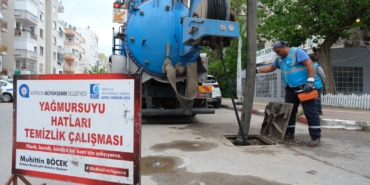Antalya’da Yağmur Suyu Hattı Temizliği Devam Ediyor