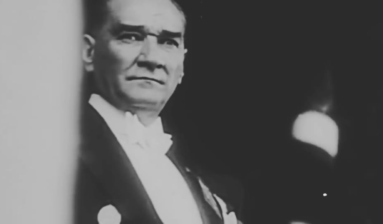 Gençlik ve Spor Bayramı’nda Atatürk’ü Anıyoruz!