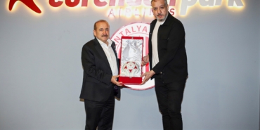 Başkan Boztepe’den Yılmaz’a Anlamlı Hediye!