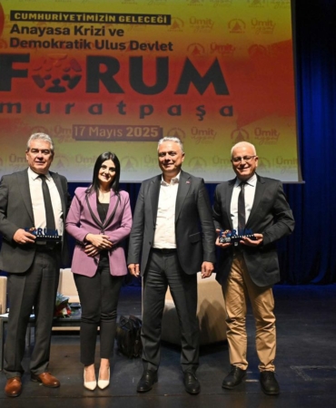 Cumhuriyetin Geleceği: Bütünlük ve Demokrasi