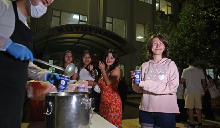 Sınav Döneminde Öğrencilere Sıcak Çorba İkramı!