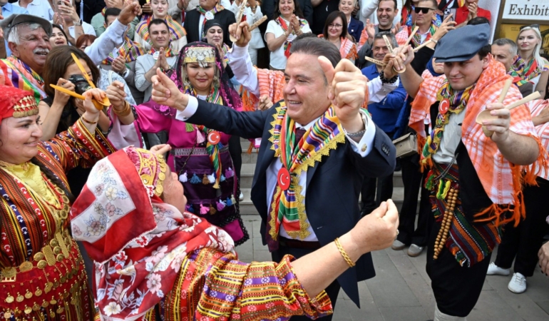 Yörük Göçü ile Antalya Sokakları Renklendi! 🎉