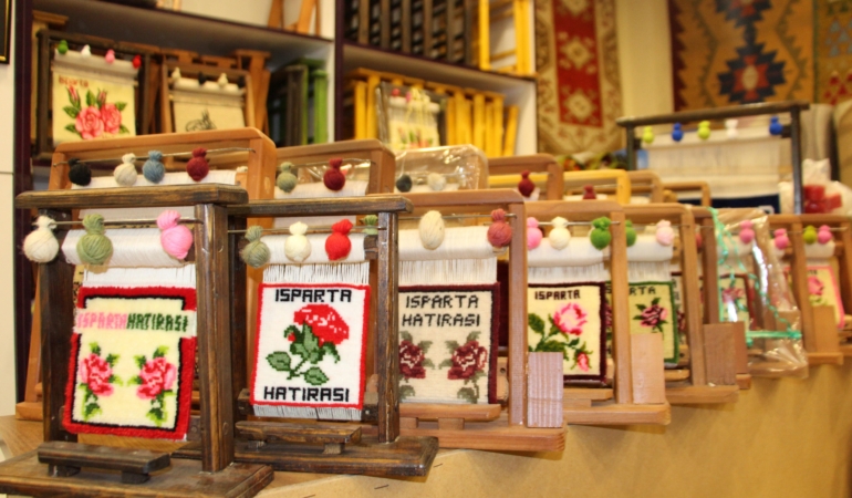 Minyatür Halılarla Isparta’ya Yeni Bir Rüzgar!