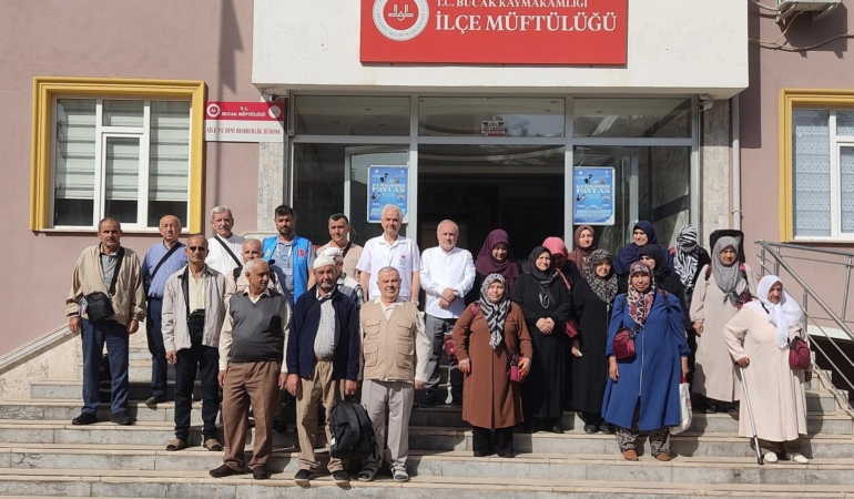 Bucak’ta Hacı Adaylarına Dualarla Uğurlama Töreni