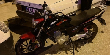 Polis Görünce Motosikleti Terk Eden Gençler!