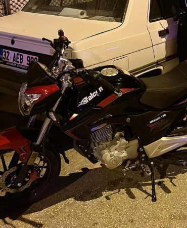 Polis Görünce Motosikleti Terk Eden Gençler!