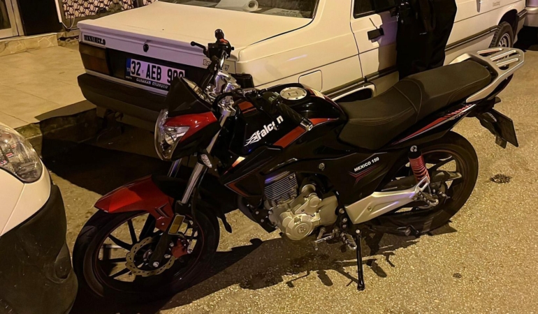 Polis Görünce Motosikleti Terk Eden Gençler!