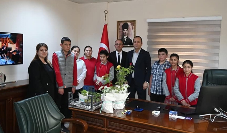 Özel Öğrencilerden Kaymakam Topuz’a Ziyaret