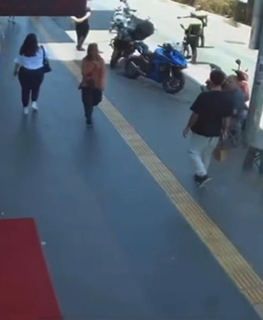 Sürücü, Polisten Kaçarak Motosikletini Bıraktı!