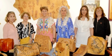 Antalya’da Kadınlar Deri Sanatını Öğreniyor!