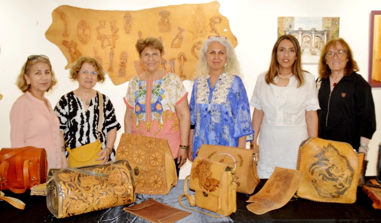 Antalya’da Kadınlar Deri Sanatını Öğreniyor!