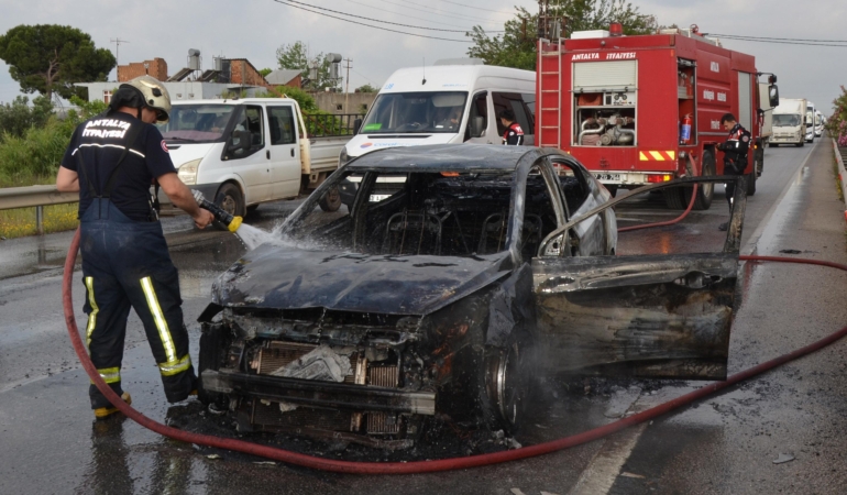 Seyir Halindeki Araç Alev Alev Yandı!