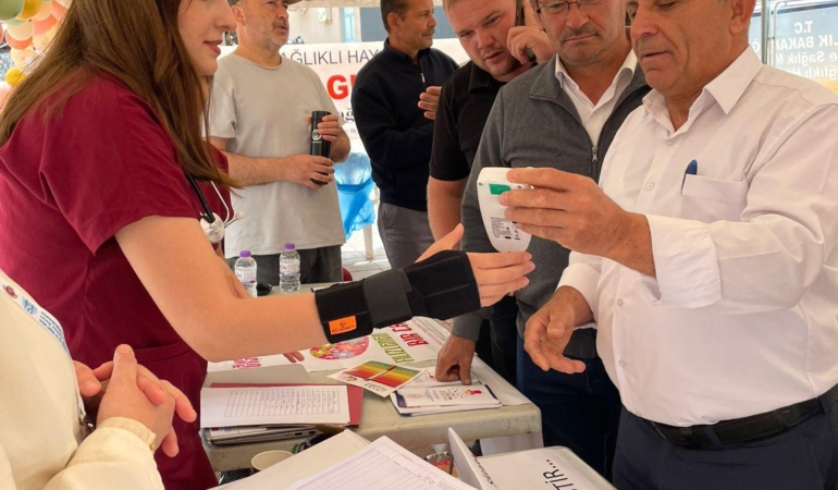 Bucak’ta Sağlık Taraması: Evde ve Tarlada Hizmet!