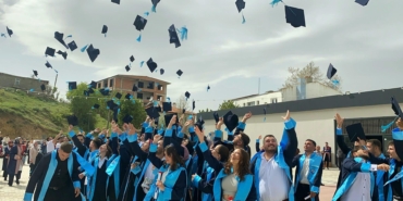 Çay MYO’da Mezuniyet Coşkusu: Kep Fırlatma!