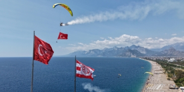 Antalya’da 19 Mayıs Coşkusu: Paramotor Gösterisi