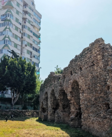 Zamana Direnen Roma Hamamı Lüksün Arasında