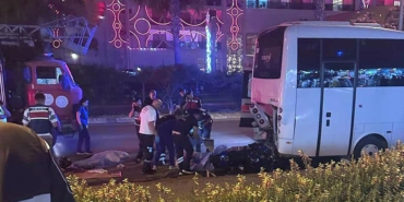 Motosiklet midibüse çarptı: 2 kişi hayatını kaybetti