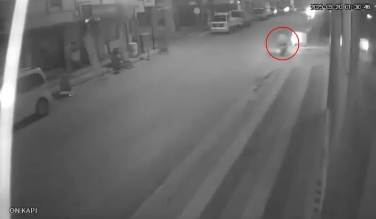 Motosiklet Konteynere Çarpıp Savruldu!