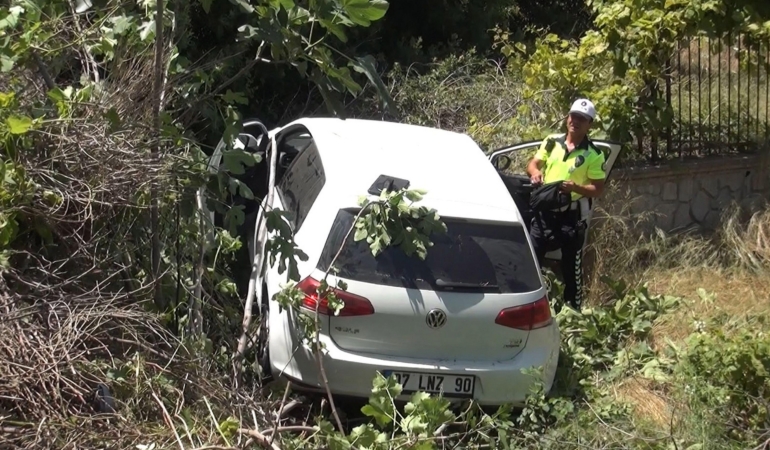 Bahçeye Giren Araçta Sürücü Yaralandı!