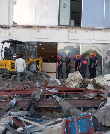 Antalya’da 5 Yıldızlı Otelde Teras Çöktü!