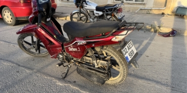 Yalvaç’ta Motosiklet Otomobille Çarpıştı, Yaralı Var!