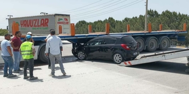 TIR’a çarpan otomobilin sürücüsü yaralandı!