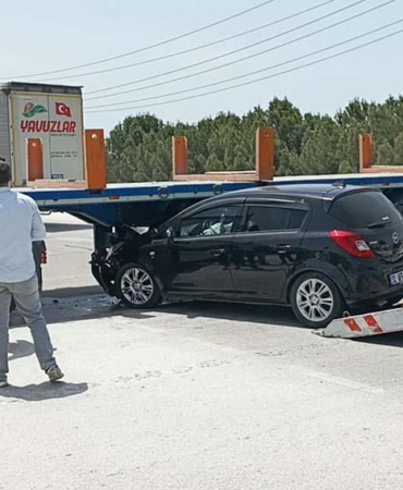 TIR’a çarpan otomobilin sürücüsü yaralandı!
