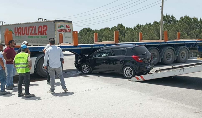 TIR’a çarpan otomobilin sürücüsü yaralandı!