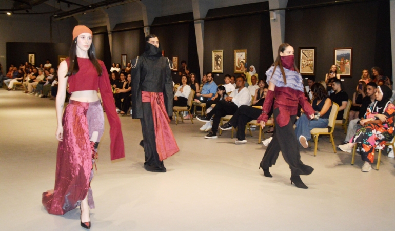 Akdeniz Üniversitesi’nde Mezuniyet Defilesi Coşkusu