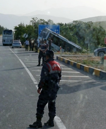 Tur Otobüsü Şarampole Düştü: 16 Yaralı!