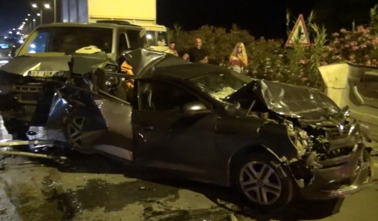 Manavgat’ta Zincirleme Kaza: 3 Yaralı!