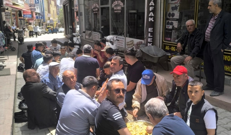 Sandıklı’da Adak Pilav Geleneği Yaşatılıyor!