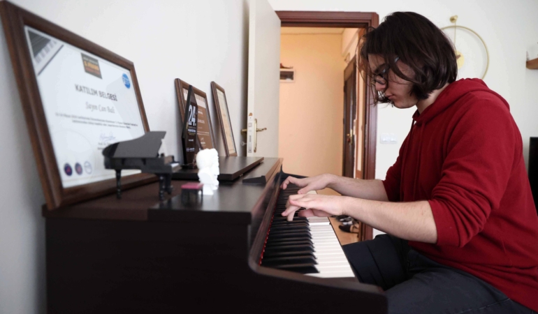 Genç Piyanist Can Bali, Londra’da Eğitim Alacak!