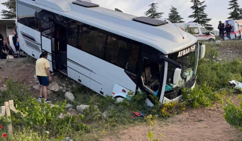 Isparta’da Otobüs-Midibüs Çarpıştı: 28 Yaralı!