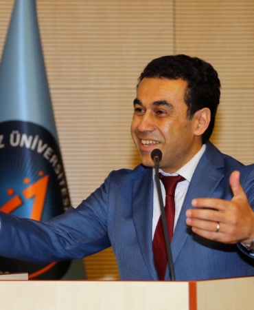 Eski Dekanın Profesörlük Unvanı İptal Edildi