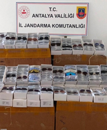 Gazipaşa’da 15 Bin Kaçak Güneş Gözlüğü Ele Geçirildi