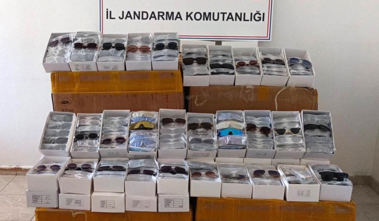 Gazipaşa’da 15 Bin Kaçak Güneş Gözlüğü Ele Geçirildi