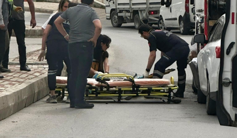 Otomobil Çöp Kamyonuna Çarptı: 1 Yaralı!