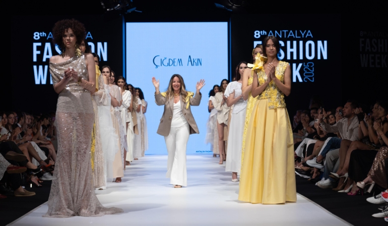 Antalya Fashion Week: Modanın Kalbi Burada Atıyor!
