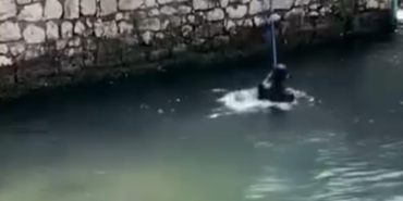 Polisten Kaçarken Dereye Atladı, Hortumla Kurtarıldı