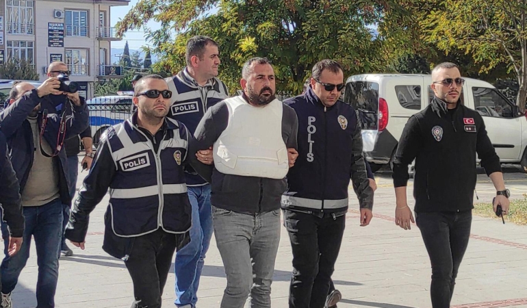 Alkollü Mekanda Husumet Cinayeti: 1 El Ateş