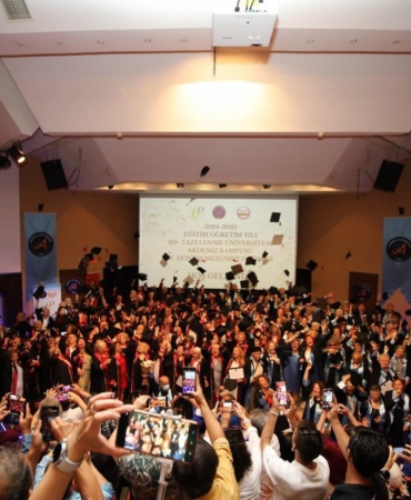 60+ Tazelenme Üniversitesi’nde Mezuniyet Coşkusu!