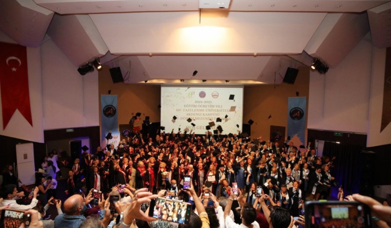 60+ Tazelenme Üniversitesi’nde Mezuniyet Coşkusu!