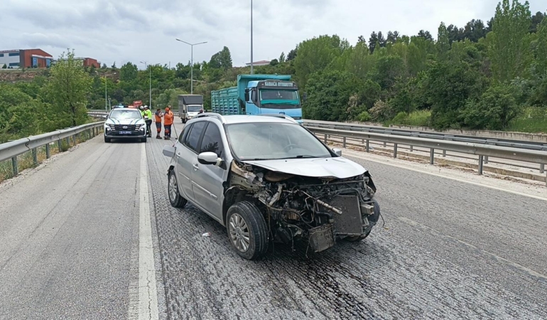 Burdur’da Bariyere Çarpan Sürücü Yaralandı