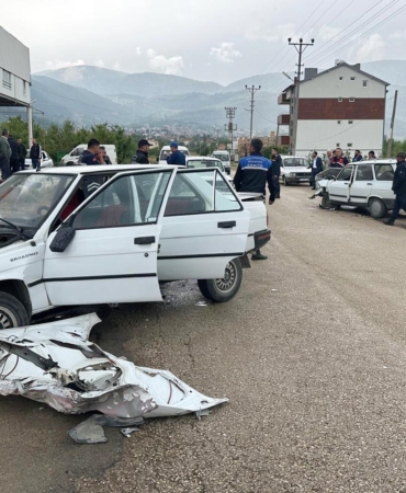 Kafa Kafaya Çarpışma: 3 Yaralı, İnceleme Başlatıldı